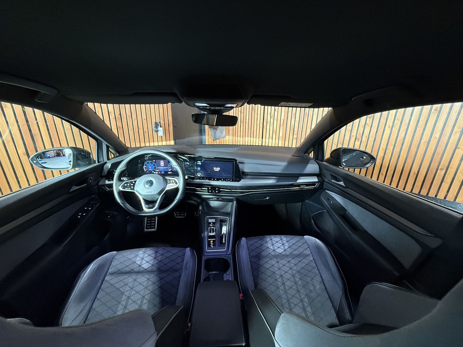 Fahrzeugabbildung Volkswagen Golf Variant 2,0TDI R-Line Black DSG *Navi*Keyl.