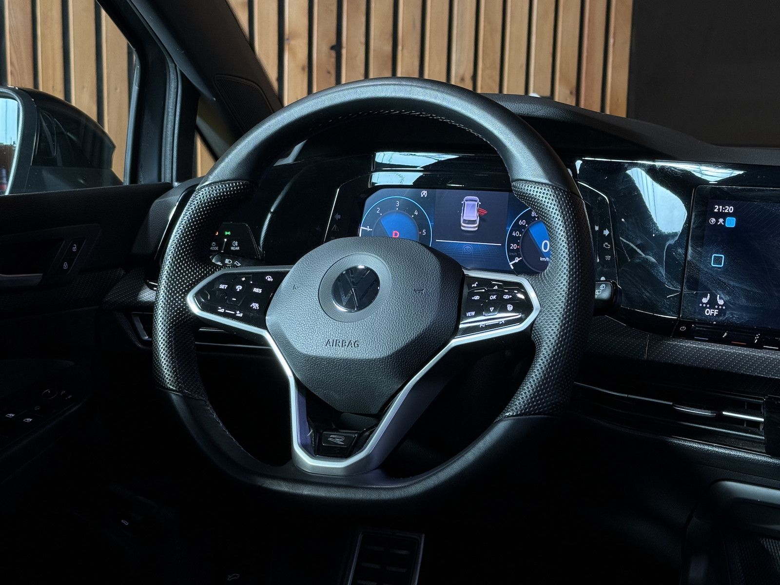 Fahrzeugabbildung Volkswagen Golf Variant 2,0TDI R-Line Black DSG *Navi*Keyl.