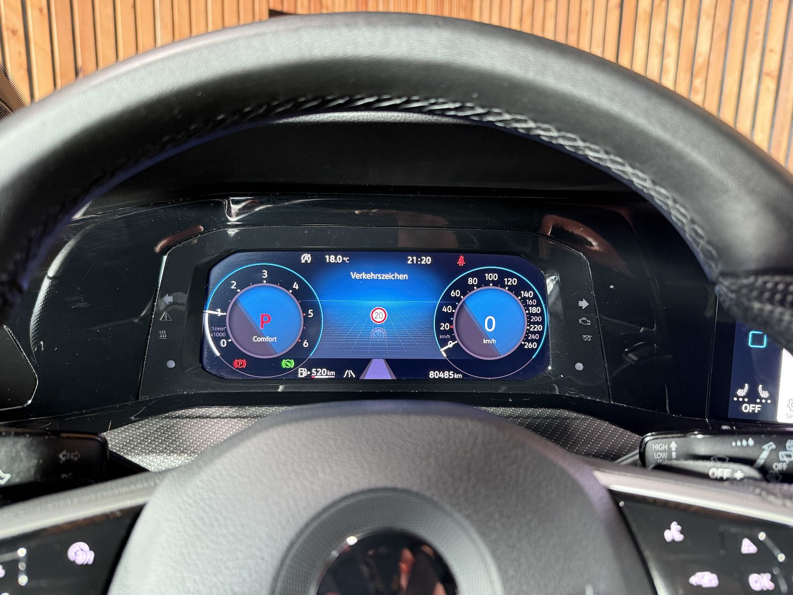 Fahrzeugabbildung Volkswagen Golf Variant 2,0TDI R-Line Black DSG *Navi*Keyl.