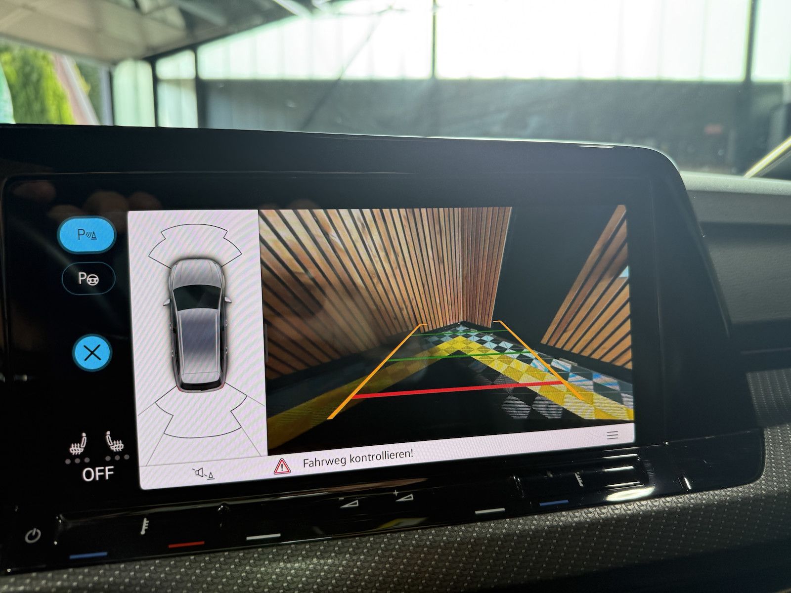 Fahrzeugabbildung Volkswagen Golf Variant 2,0TDI R-Line Black DSG *Navi*Keyl.