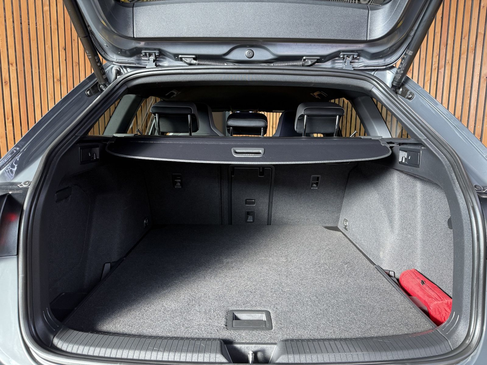 Fahrzeugabbildung Volkswagen Golf Variant 2,0TDI R-Line Black DSG *Navi*Keyl.