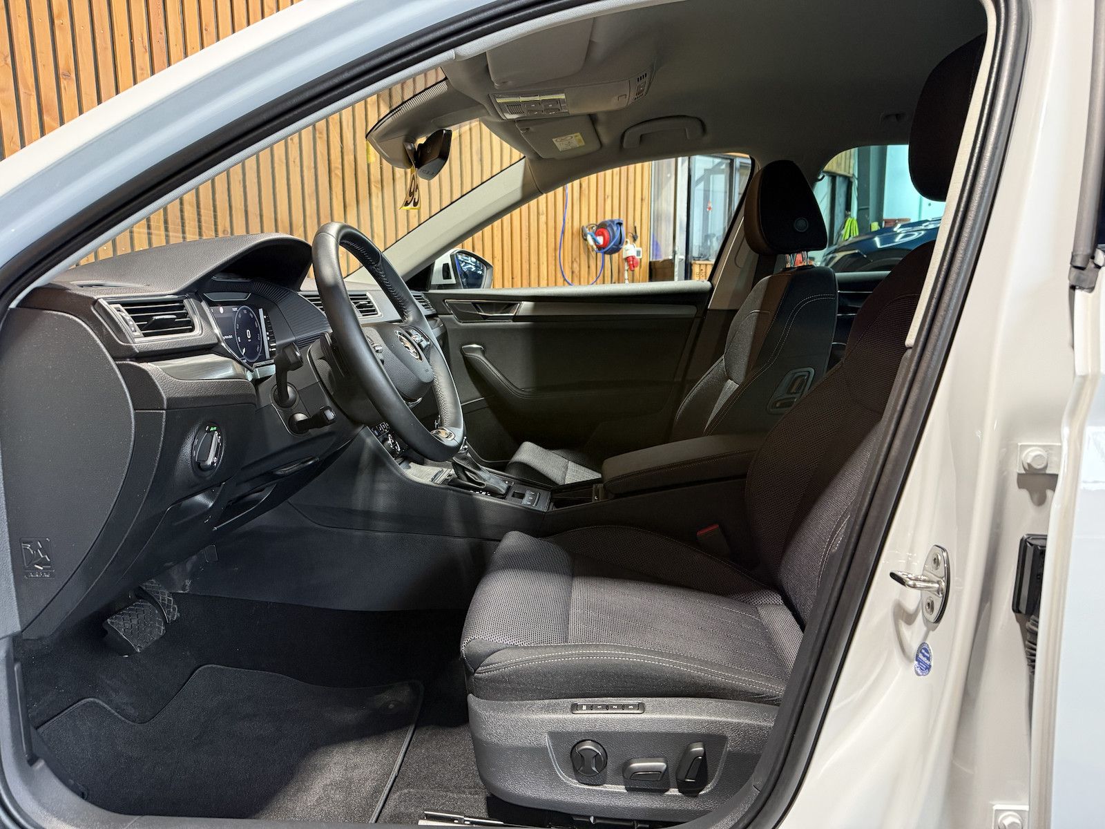 Fahrzeugabbildung SKODA Superb Combi Style TDI DSG *Navi*ACC*Virtual*AHK