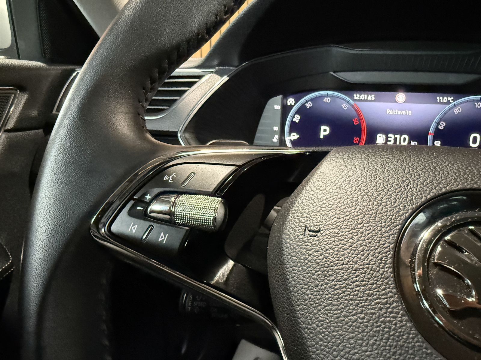 Fahrzeugabbildung SKODA Superb Combi Style TDI DSG *Navi*ACC*Virtual*AHK