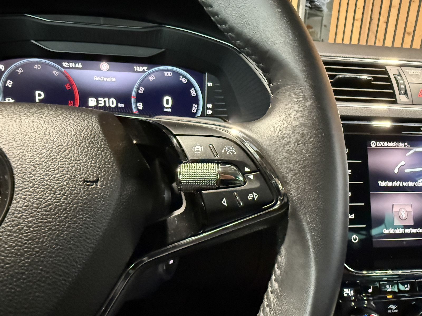 Fahrzeugabbildung SKODA Superb Combi Style TDI DSG *Navi*ACC*Virtual*AHK