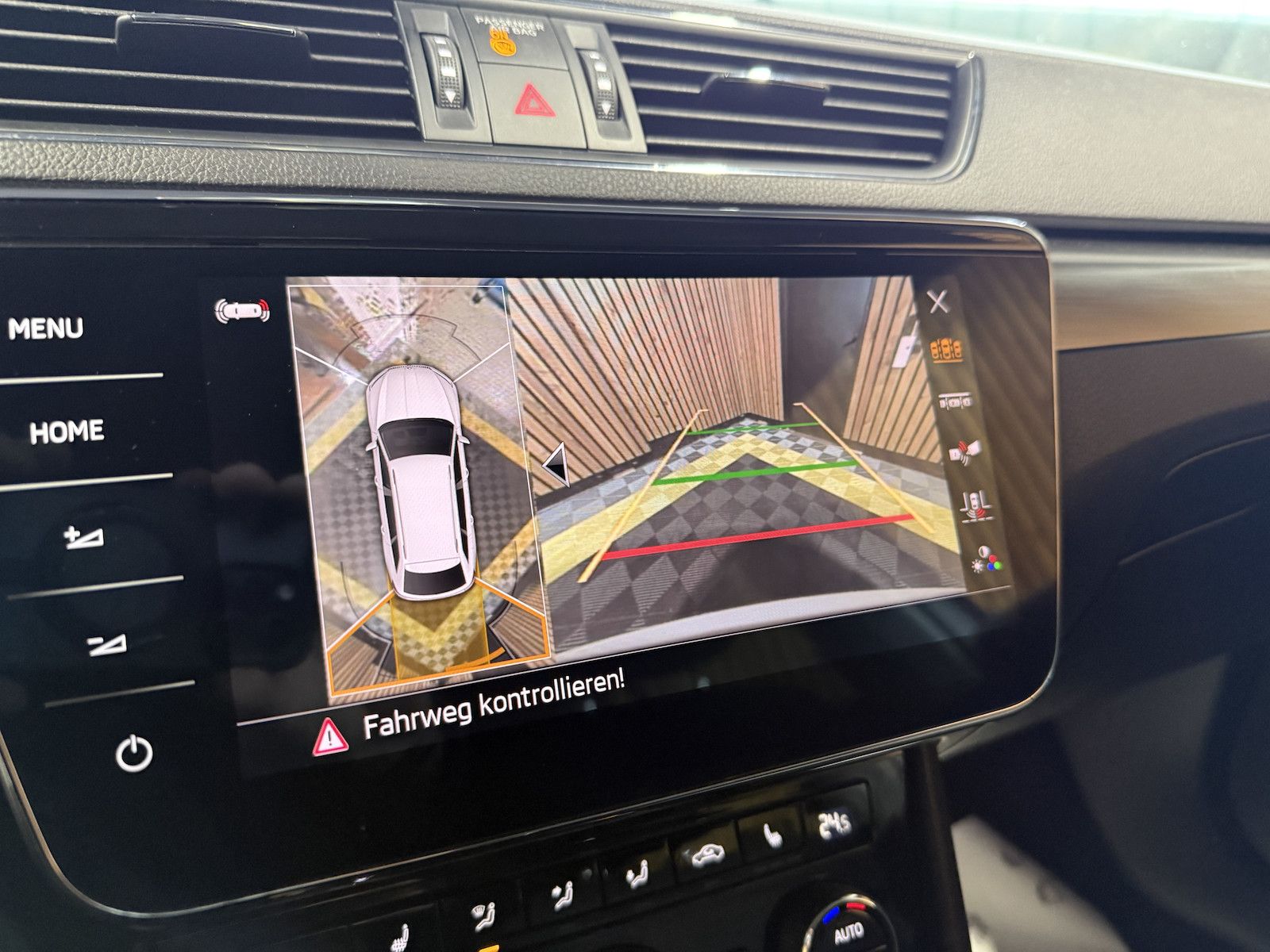 Fahrzeugabbildung SKODA Superb Combi Style TDI DSG *Navi*ACC*Virtual*AHK