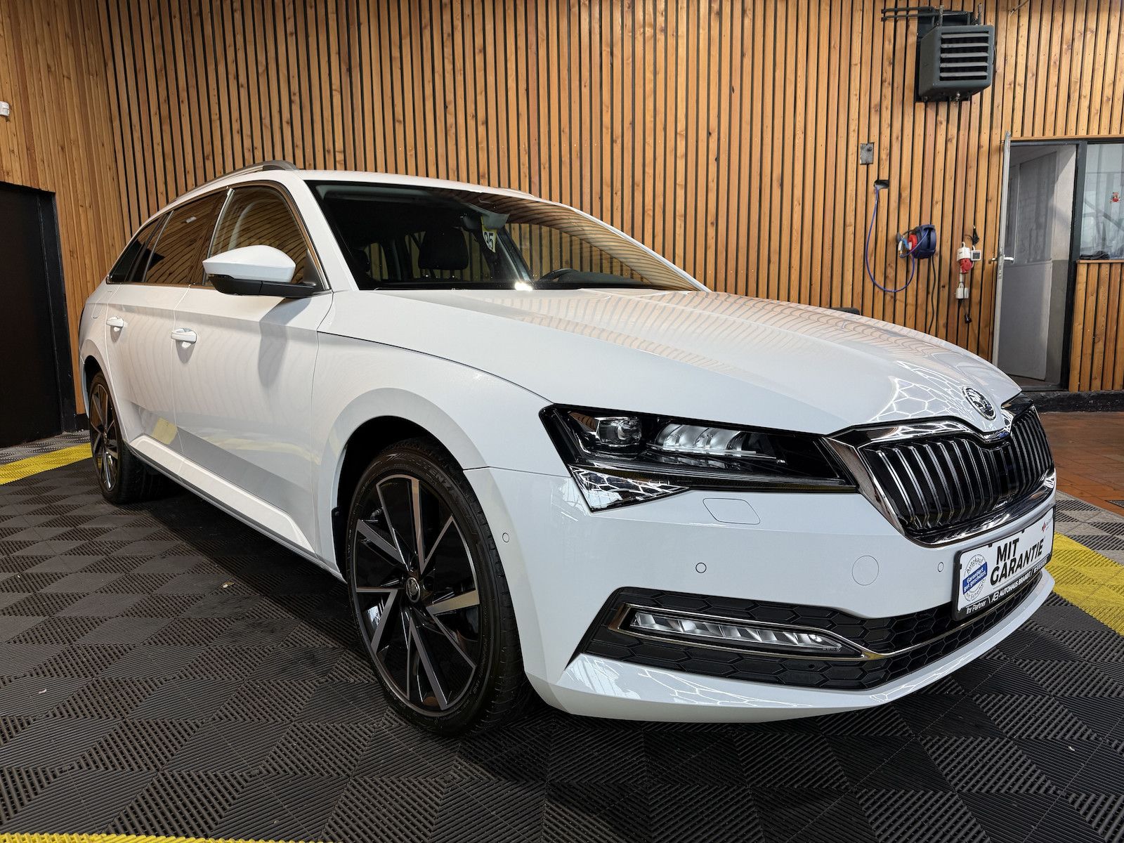 Fahrzeugabbildung SKODA Superb Combi Style TDI DSG *Navi*ACC*Virtual*AHK