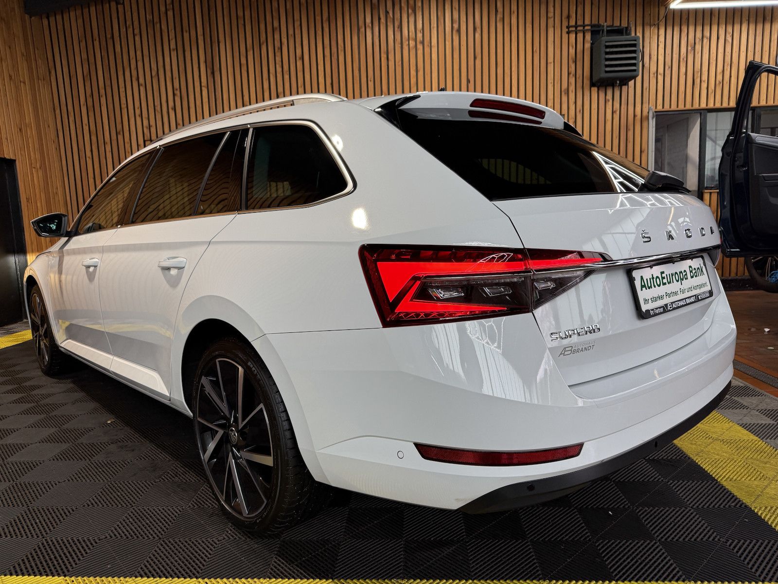 Fahrzeugabbildung SKODA Superb Combi Style TDI DSG *Navi*ACC*Virtual*AHK