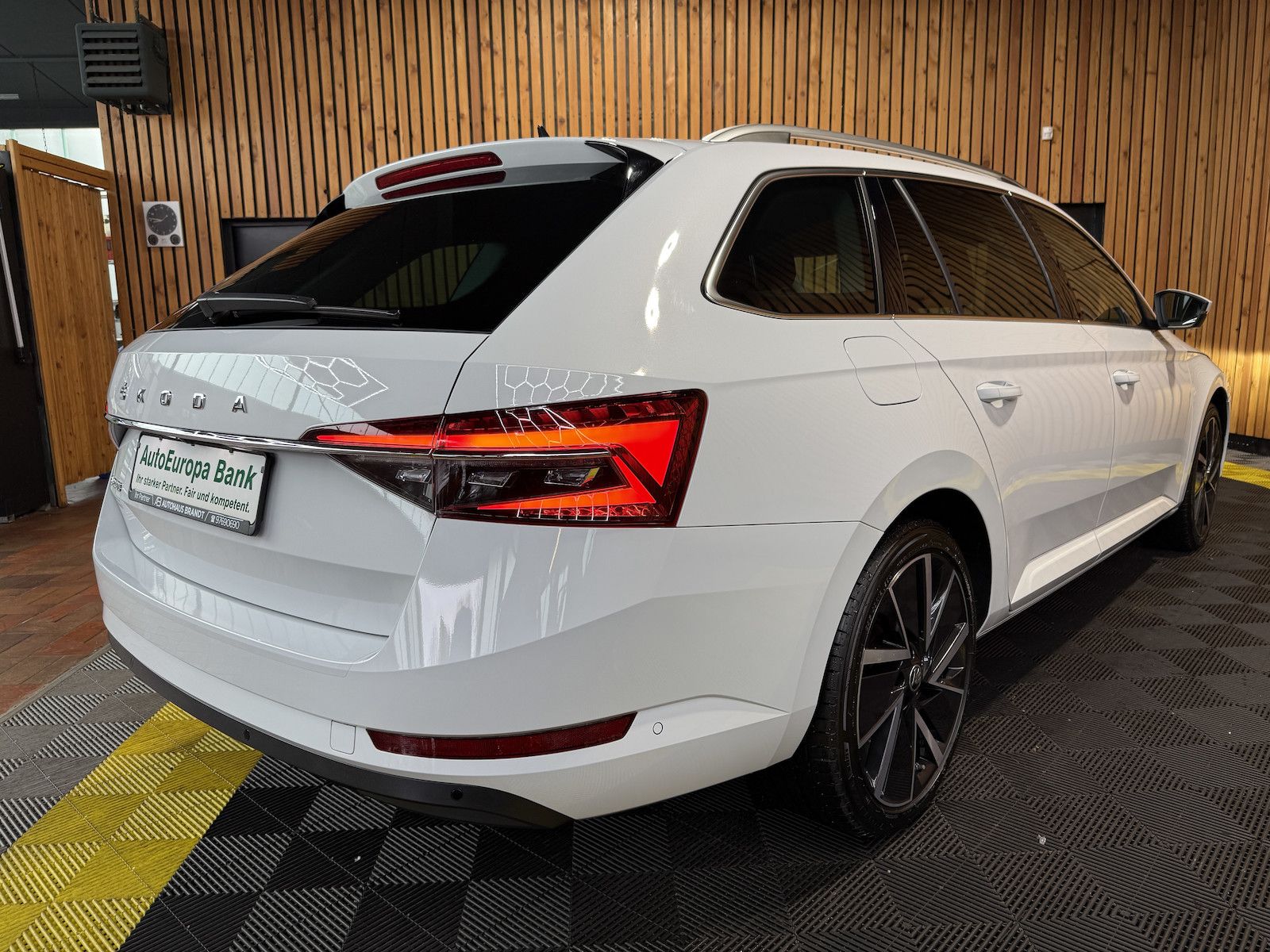 Fahrzeugabbildung SKODA Superb Combi Style TDI DSG *Navi*ACC*Virtual*AHK