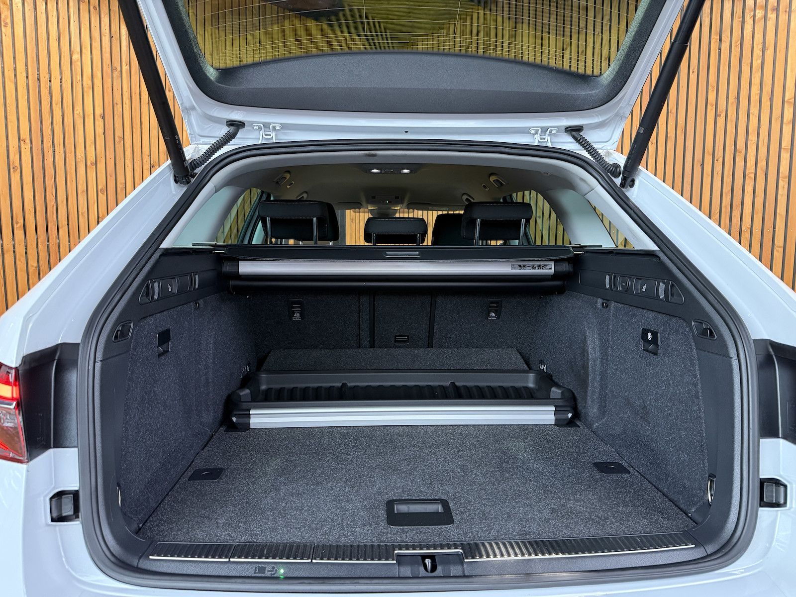 Fahrzeugabbildung SKODA Superb Combi Style TDI DSG *Navi*ACC*Virtual*AHK