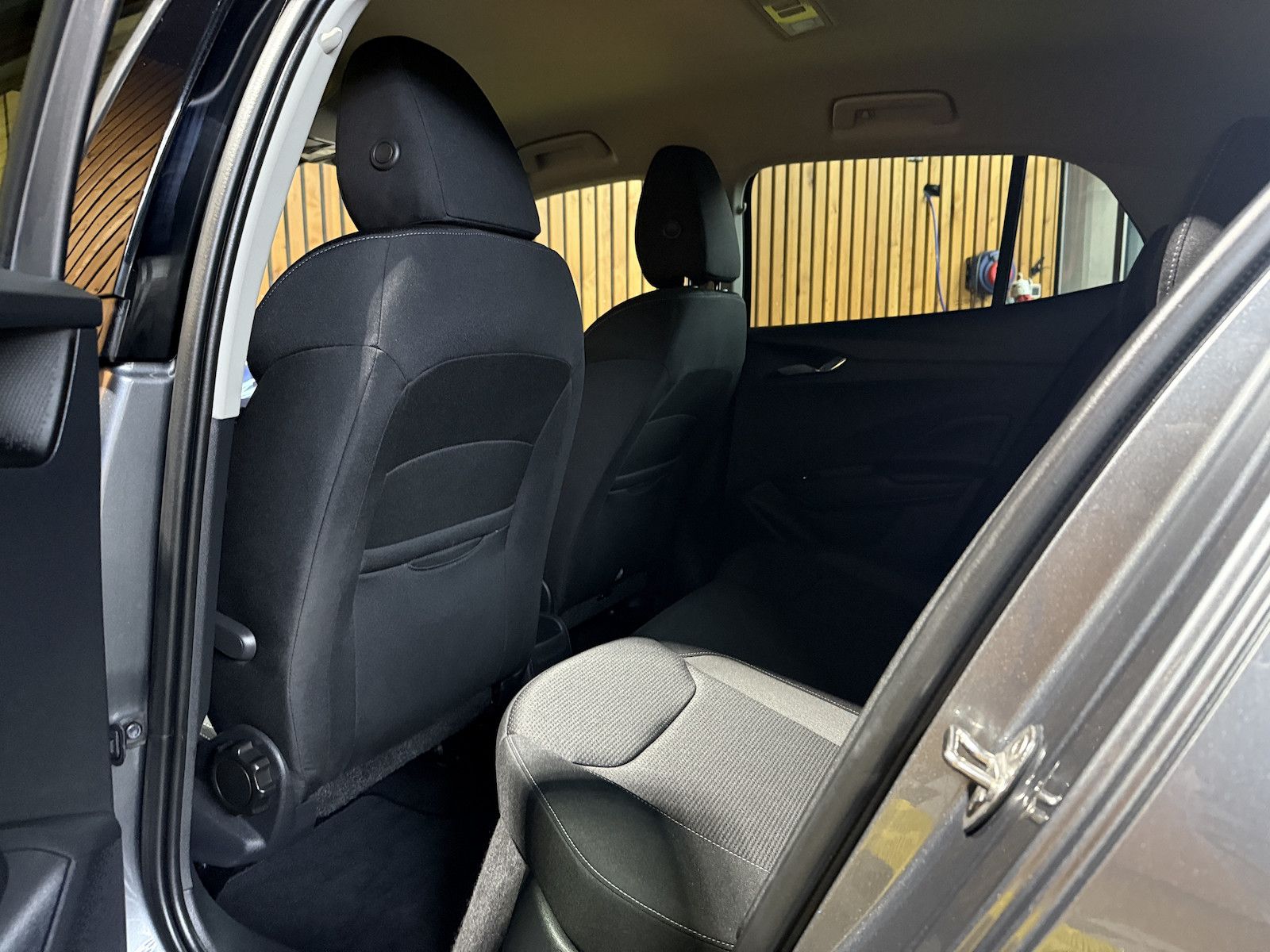 Fahrzeugabbildung SKODA Fabia 1,0 TSI Tour *Navi*LED*Tempo*Kamera*Alu*