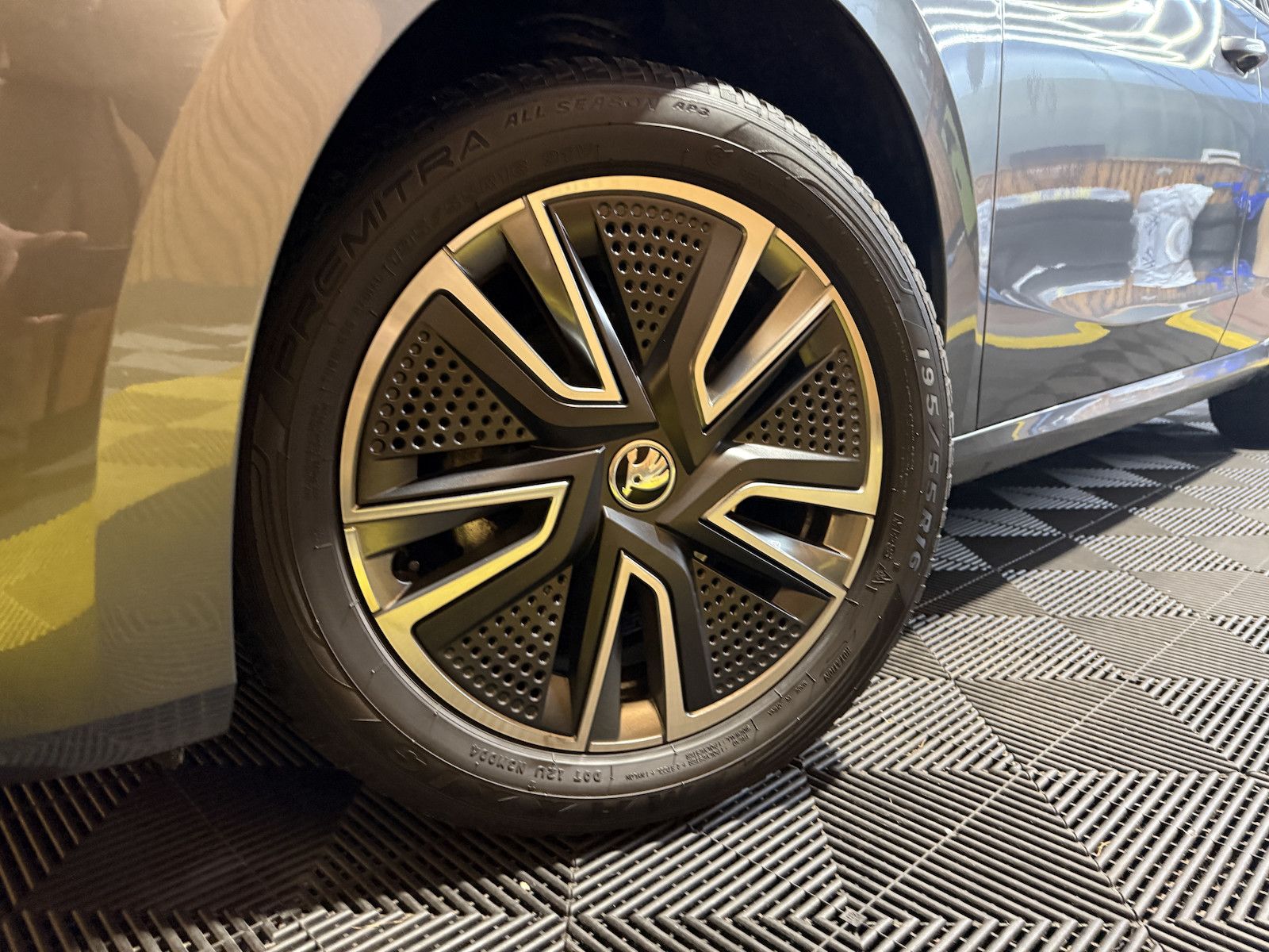 Fahrzeugabbildung SKODA Fabia 1,0 TSI Tour *Navi*LED*Tempo*Kamera*Alu*