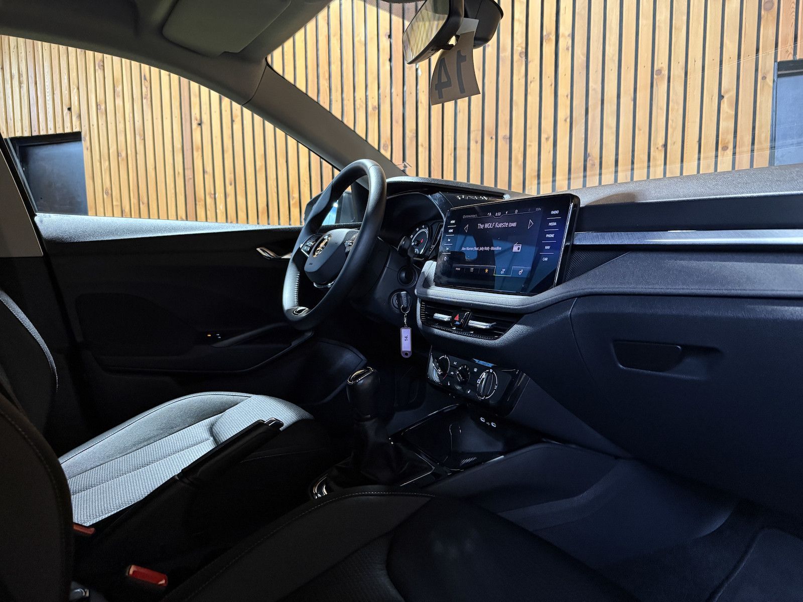 Fahrzeugabbildung SKODA Fabia 1,0 TSI Tour *Navi*LED*Tempo*Kamera*Alu*