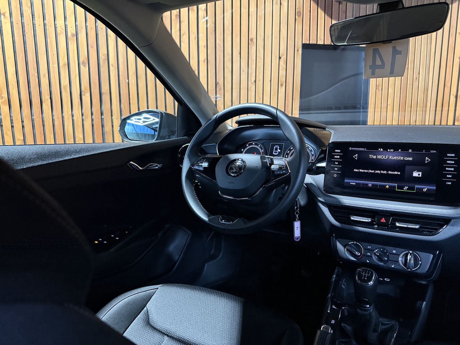 Fahrzeugabbildung SKODA Fabia 1,0 TSI Tour *Navi*LED*Tempo*Kamera*Alu*