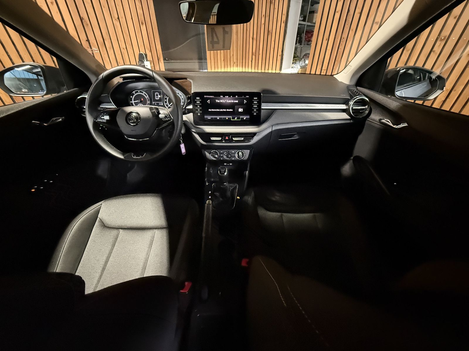 Fahrzeugabbildung SKODA Fabia 1,0 TSI Tour *Navi*LED*Tempo*Kamera*Alu*