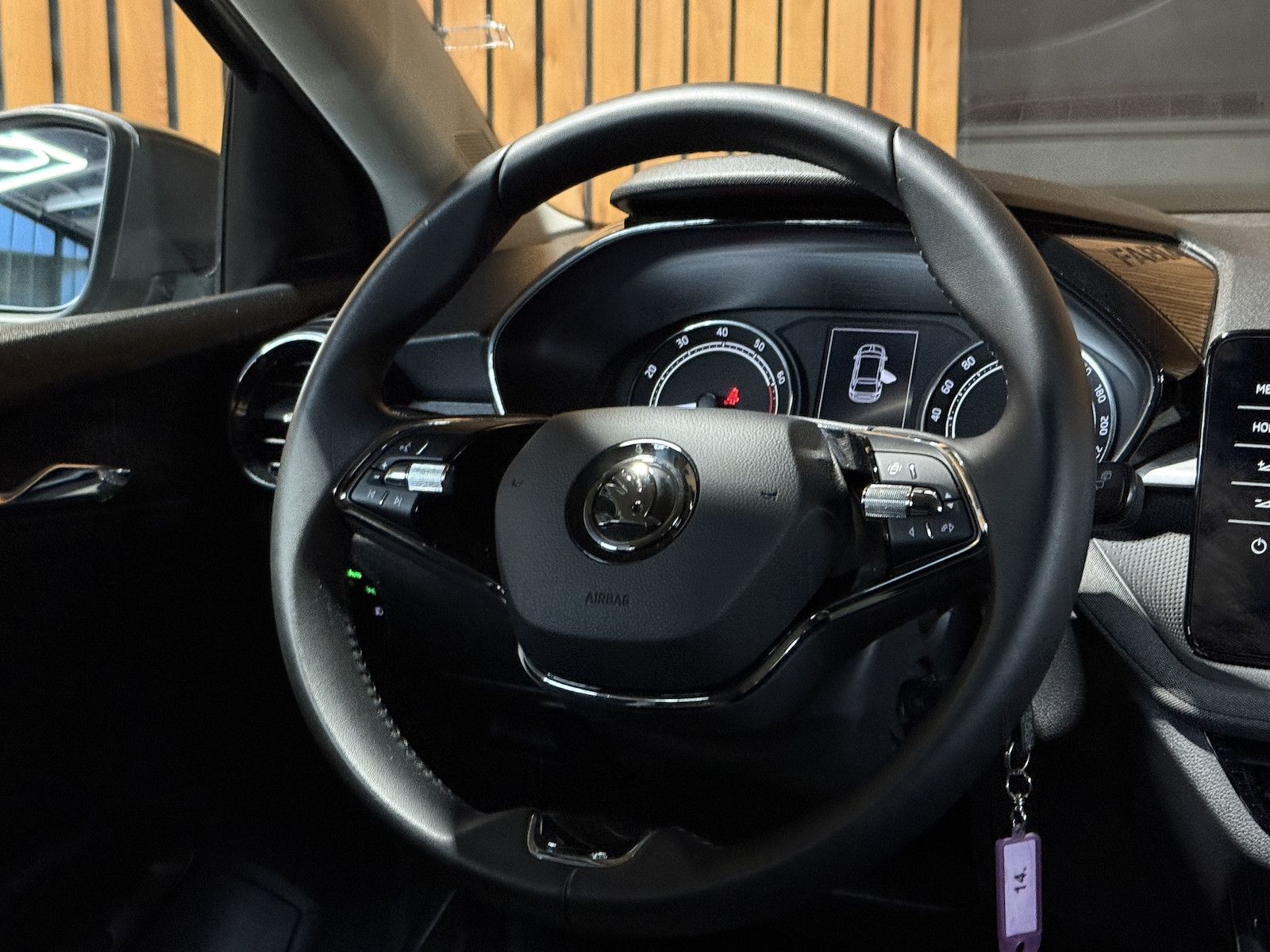 Fahrzeugabbildung SKODA Fabia 1,0 TSI Tour *Navi*LED*Tempo*Kamera*Alu*