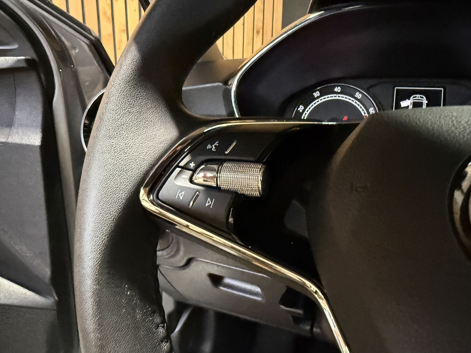 Fahrzeugabbildung SKODA Fabia 1,0 TSI Tour *Navi*LED*Tempo*Kamera*Alu*