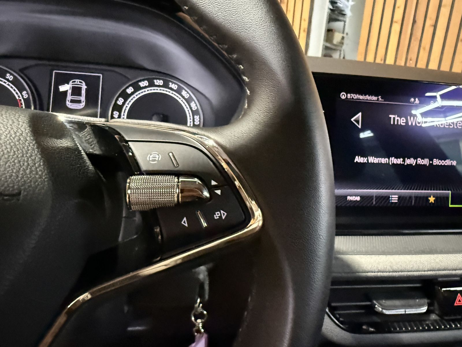 Fahrzeugabbildung SKODA Fabia 1,0 TSI Tour *Navi*LED*Tempo*Kamera*Alu*