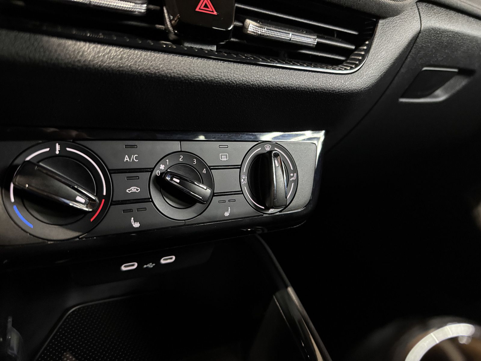 Fahrzeugabbildung SKODA Fabia 1,0 TSI Tour *Navi*LED*Tempo*Kamera*Alu*