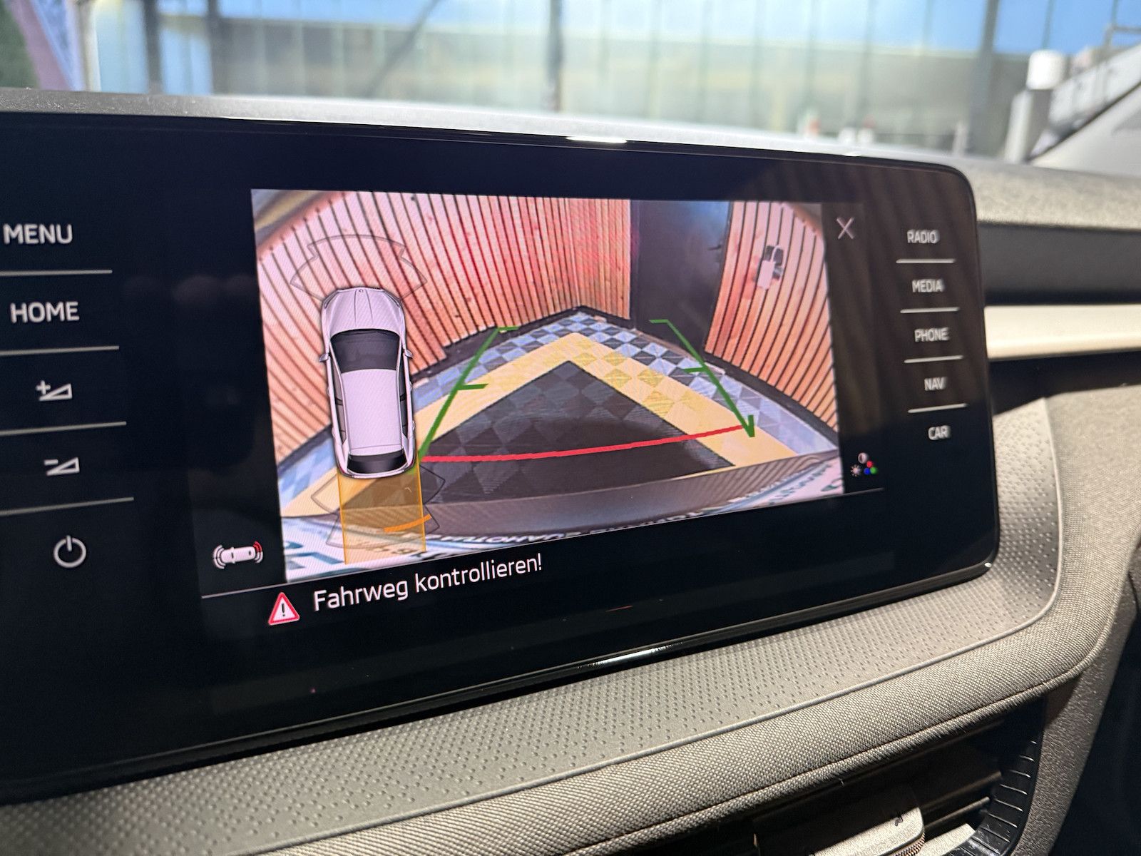 Fahrzeugabbildung SKODA Fabia 1,0 TSI Tour *Navi*LED*Tempo*Kamera*Alu*