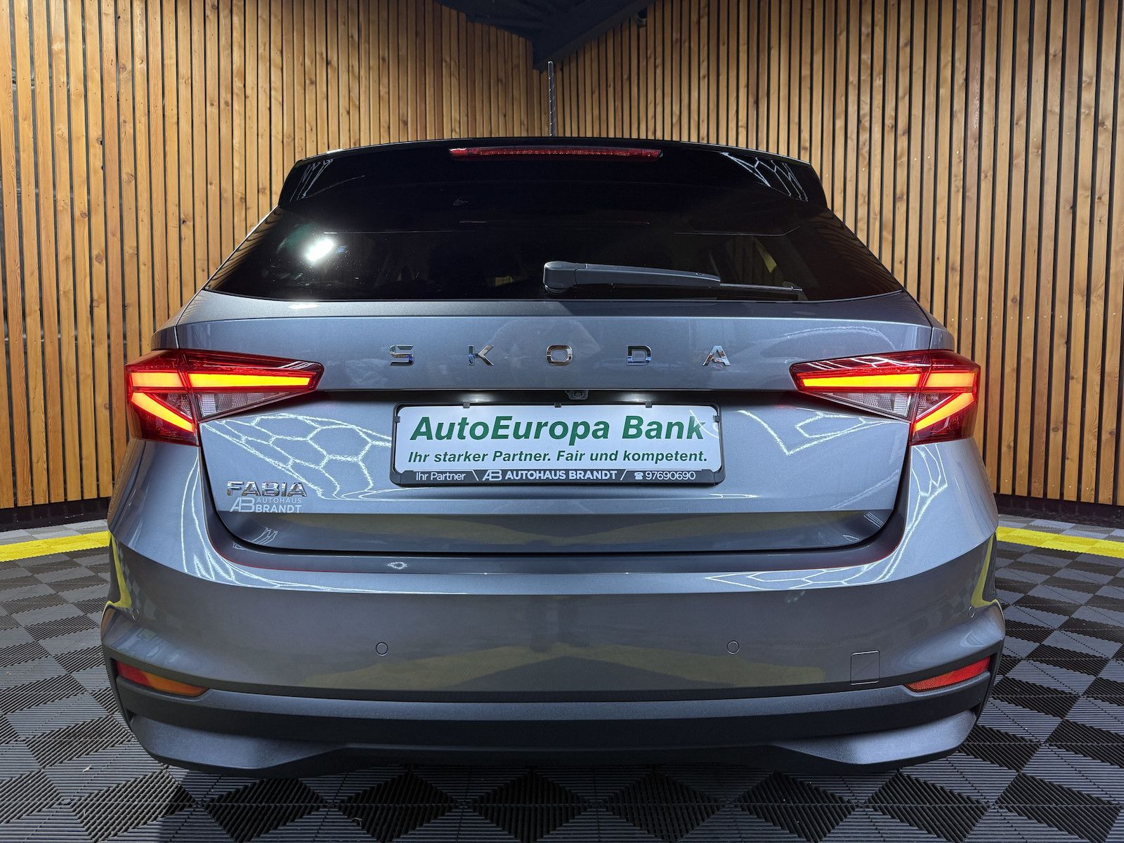 Fahrzeugabbildung SKODA Fabia 1,0 TSI Tour *Navi*LED*Tempo*Kamera*Alu*