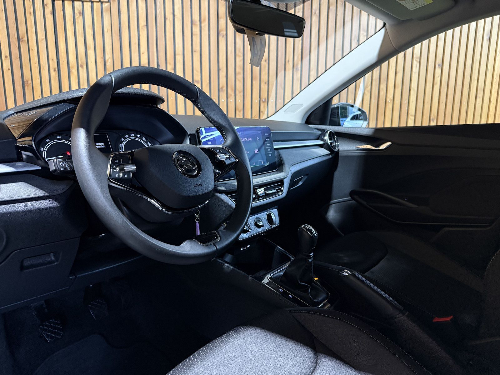 Fahrzeugabbildung SKODA Fabia 1,0 TSI Tour *Navi*LED*Tempo*Kamera*Alu*