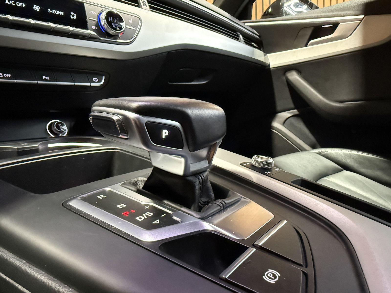 Fahrzeugabbildung Audi A4 Avant adv. 35 TFSI Aut Navi*Kam*ACC*LED*Leder