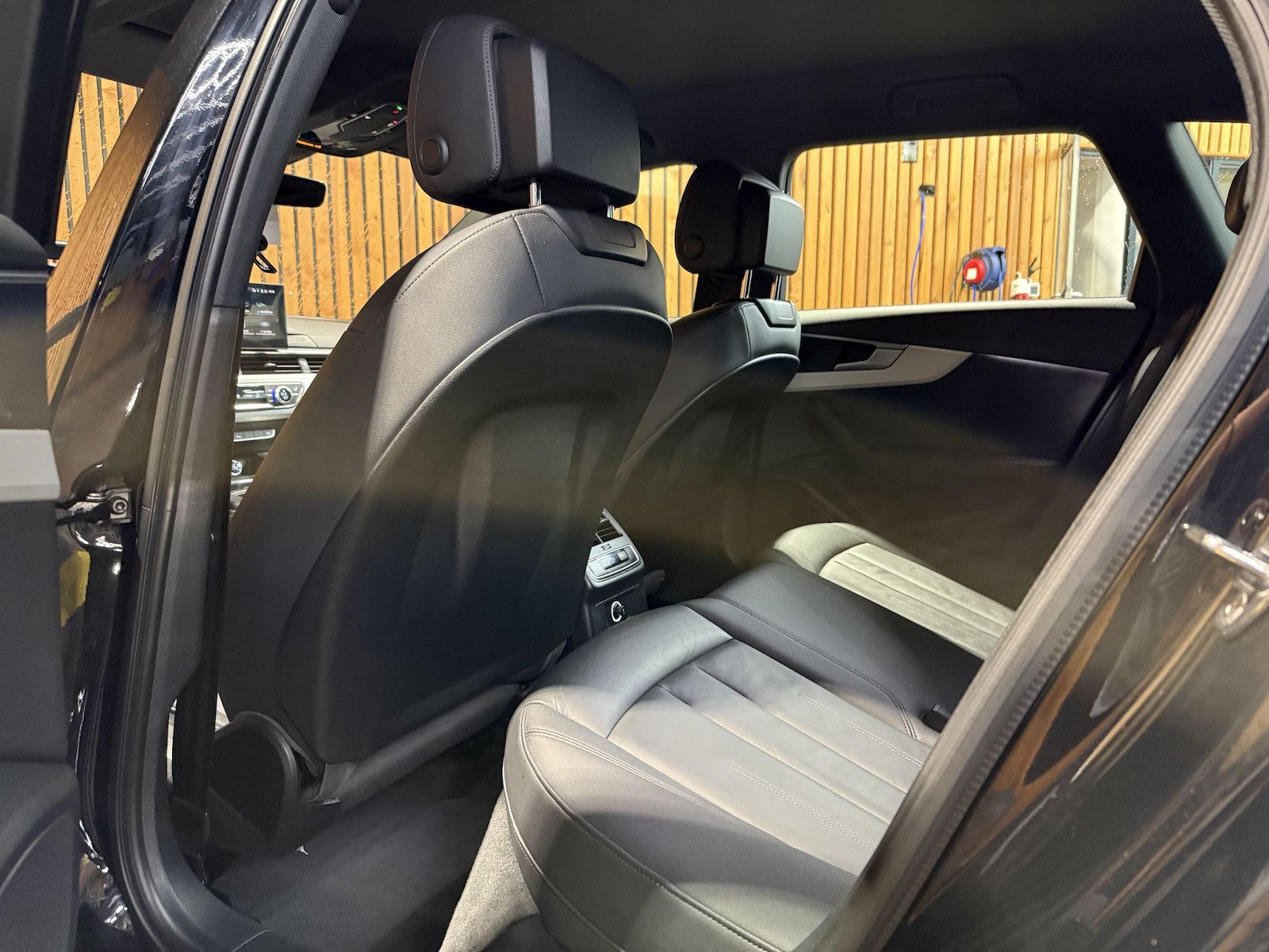 Fahrzeugabbildung Audi A4 Avant adv. 35 TFSI Aut Navi*Kam*ACC*LED*Leder