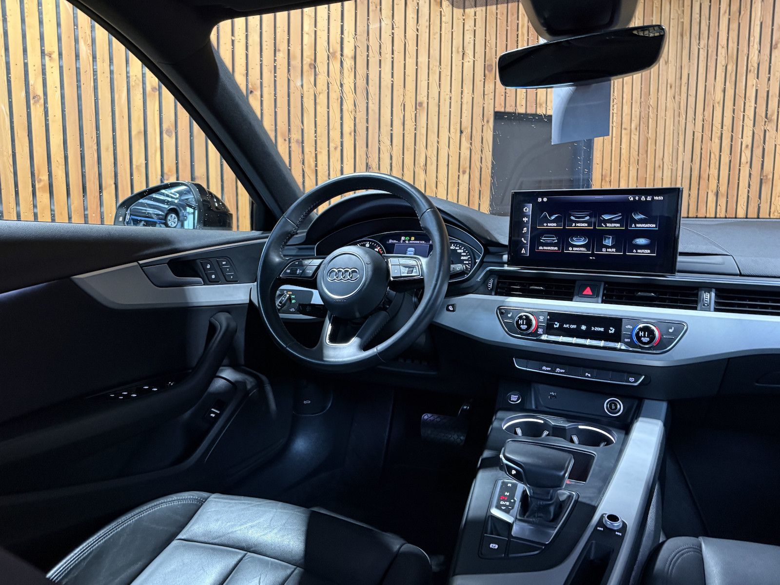 Fahrzeugabbildung Audi A4 Avant adv. 35 TFSI Aut Navi*Kam*ACC*LED*Leder