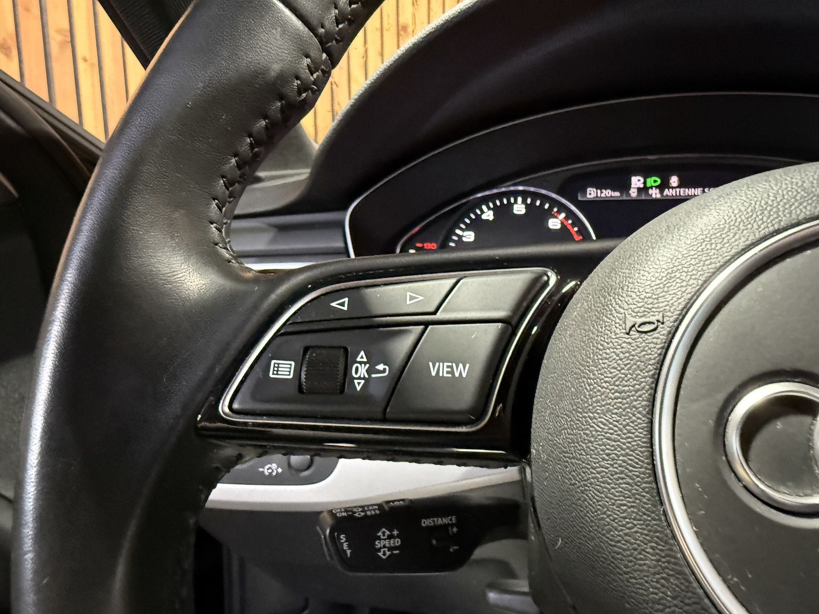 Fahrzeugabbildung Audi A4 Avant adv. 35 TFSI Aut Navi*Kam*ACC*LED*Leder