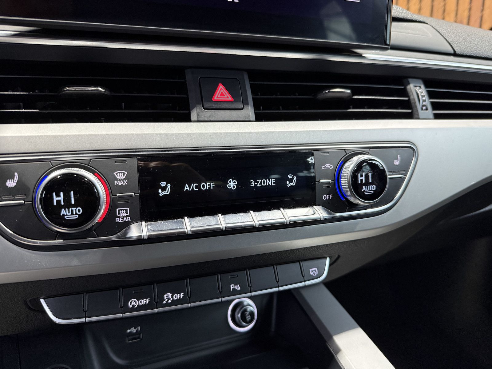 Fahrzeugabbildung Audi A4 Avant adv. 35 TFSI Aut Navi*Kam*ACC*LED*Leder