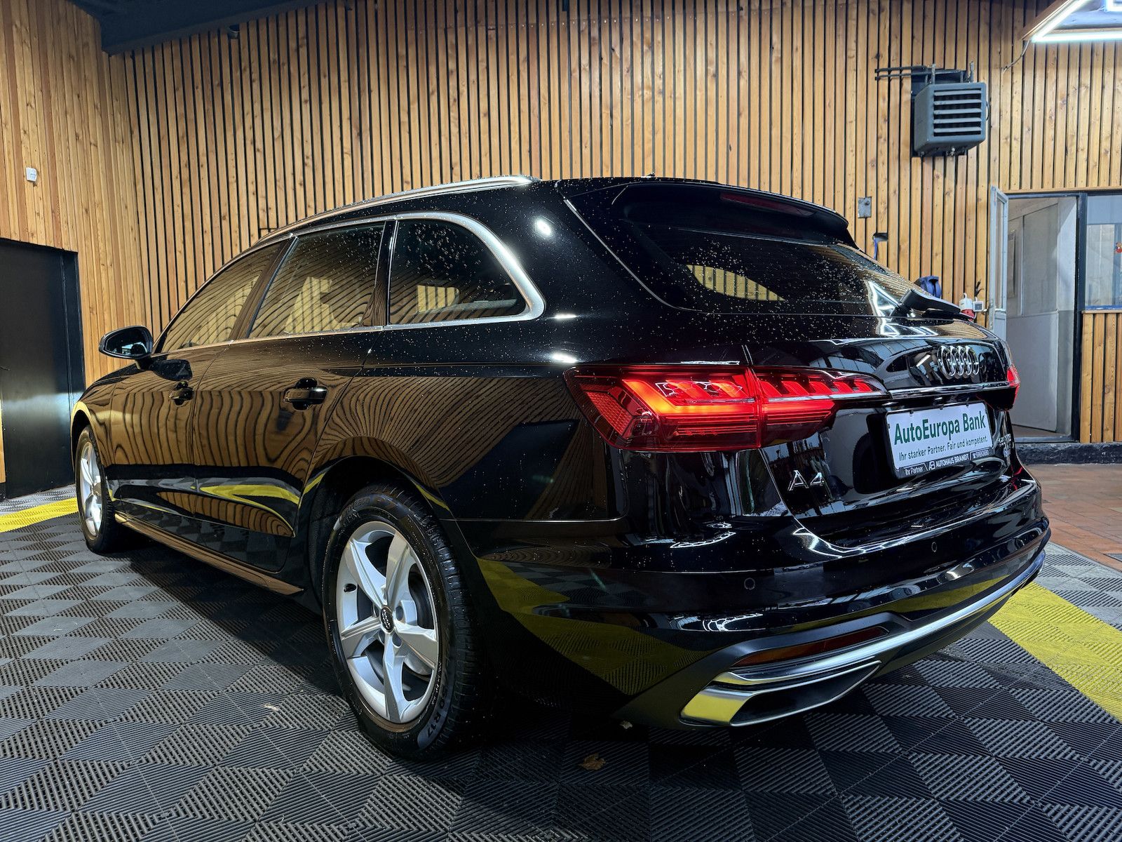 Fahrzeugabbildung Audi A4 Avant adv. 35 TFSI Aut Navi*Kam*ACC*LED*Leder