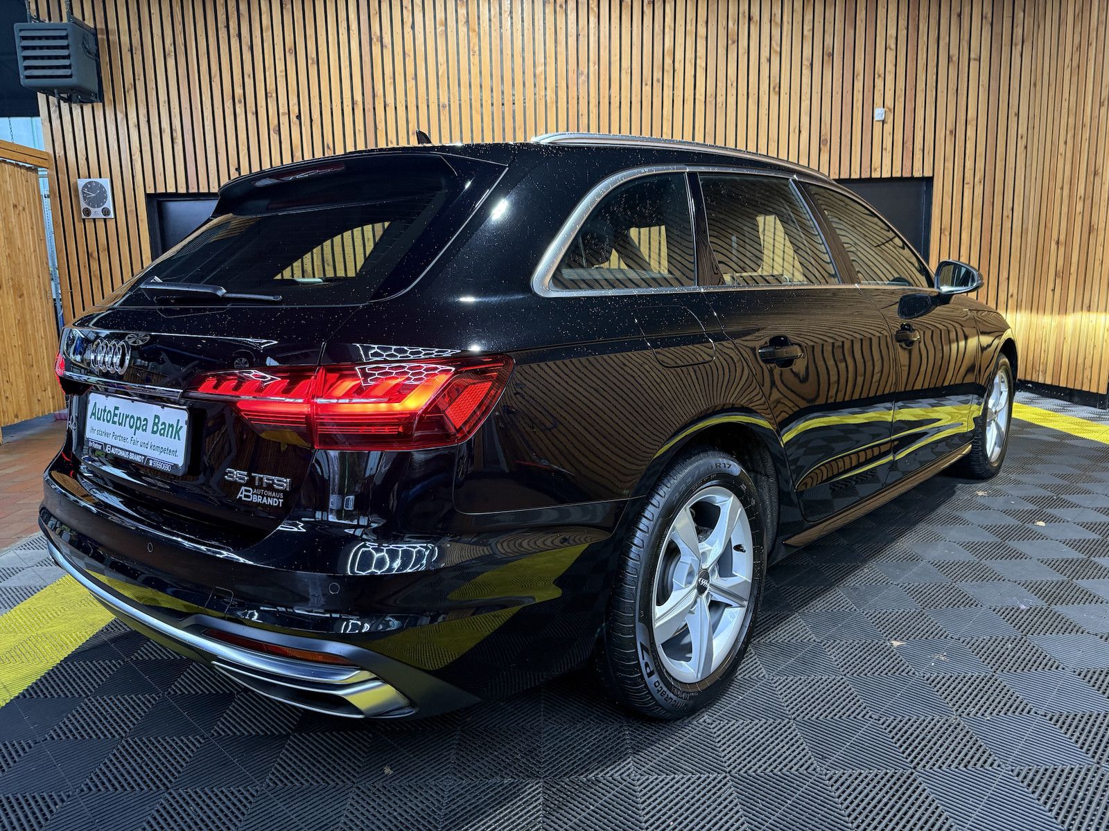 Fahrzeugabbildung Audi A4 Avant adv. 35 TFSI Aut Navi*Kam*ACC*LED*Leder