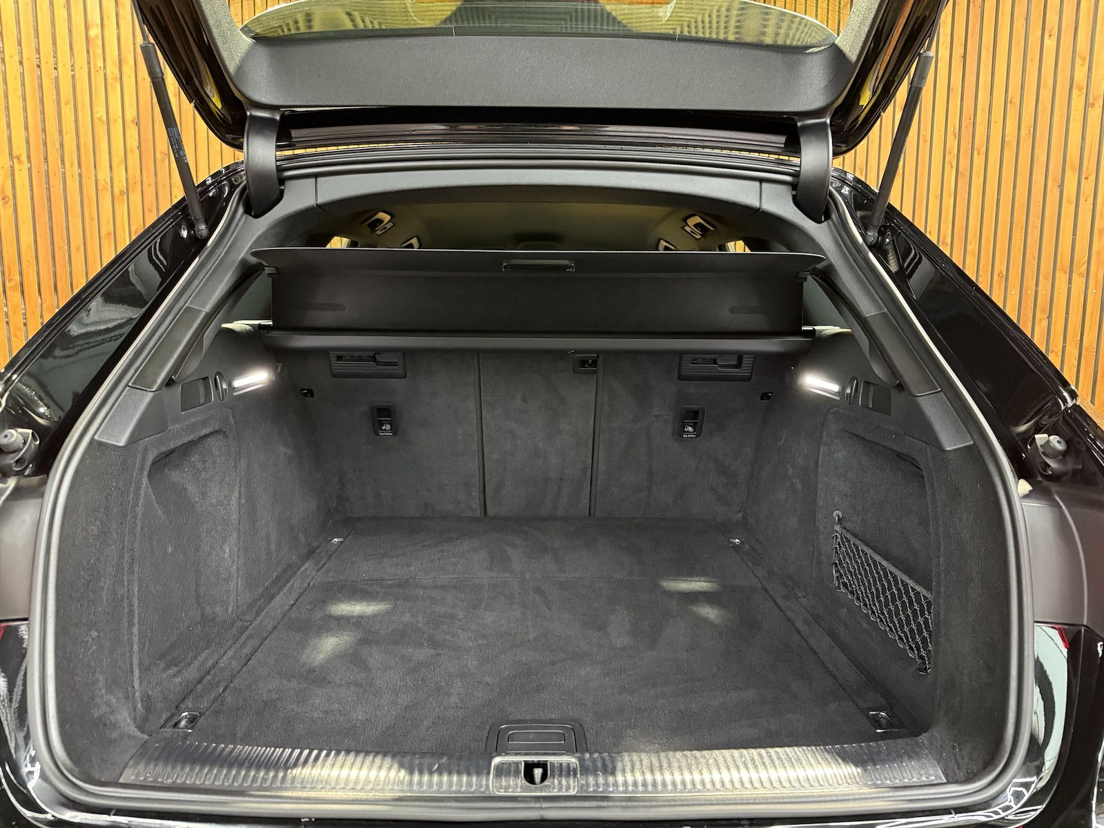 Fahrzeugabbildung Audi A4 Avant adv. 35 TFSI Aut Navi*Kam*ACC*LED*Leder