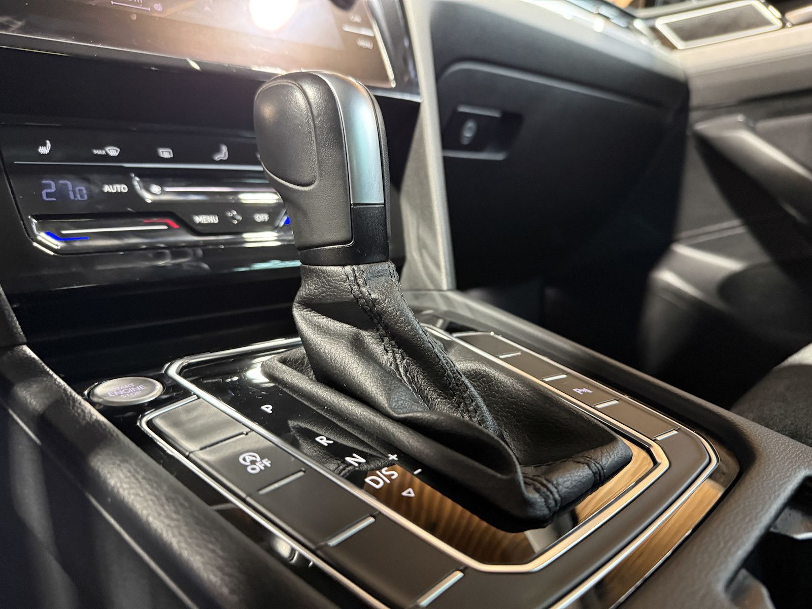 Fahrzeugabbildung Volkswagen Passat Variant 1,5 TSI DSG *Navi*LED*Kam*ACC*AHK