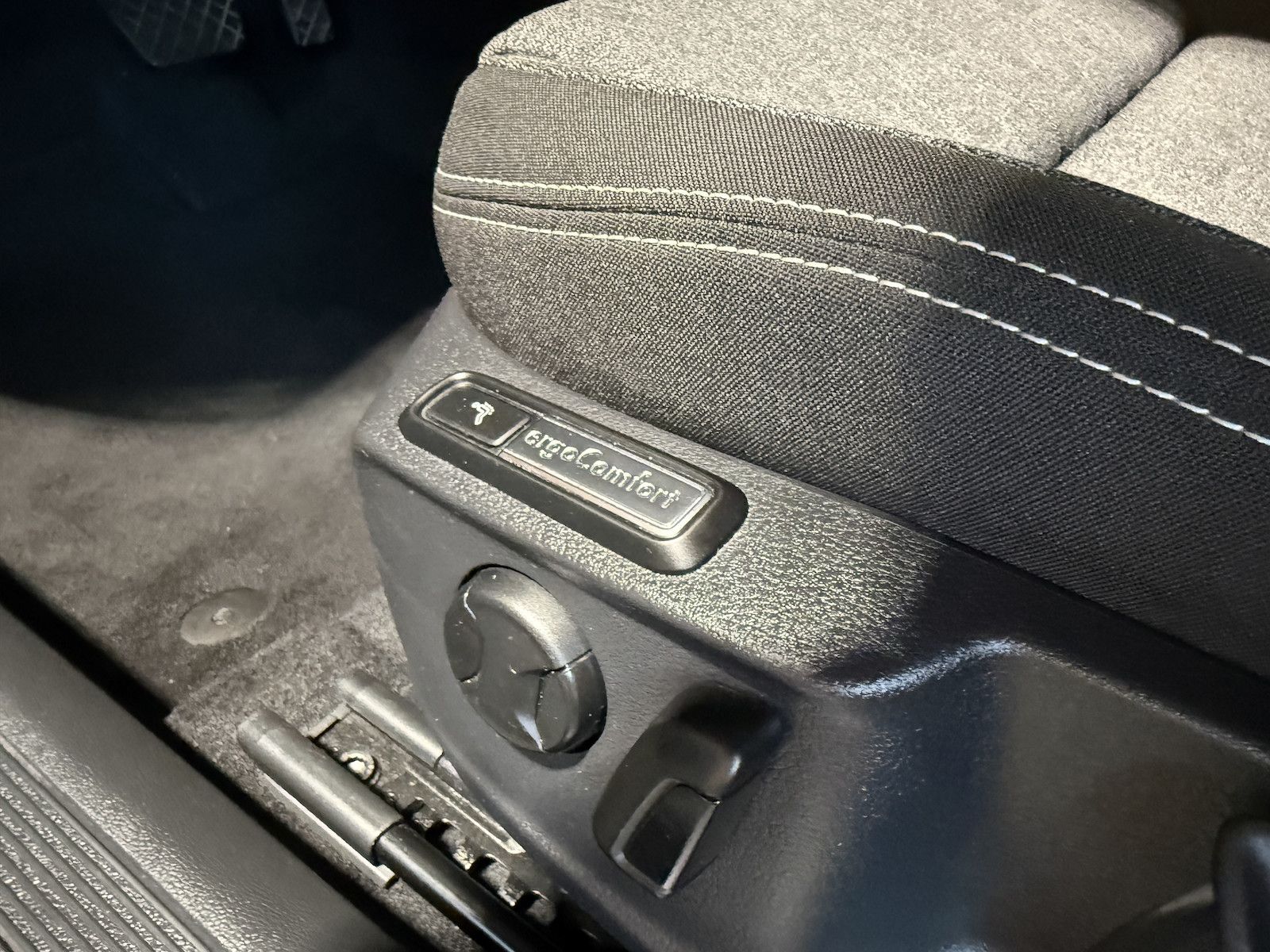 Fahrzeugabbildung Volkswagen Passat Variant 1,5 TSI DSG *Navi*LED*Kam*ACC*AHK