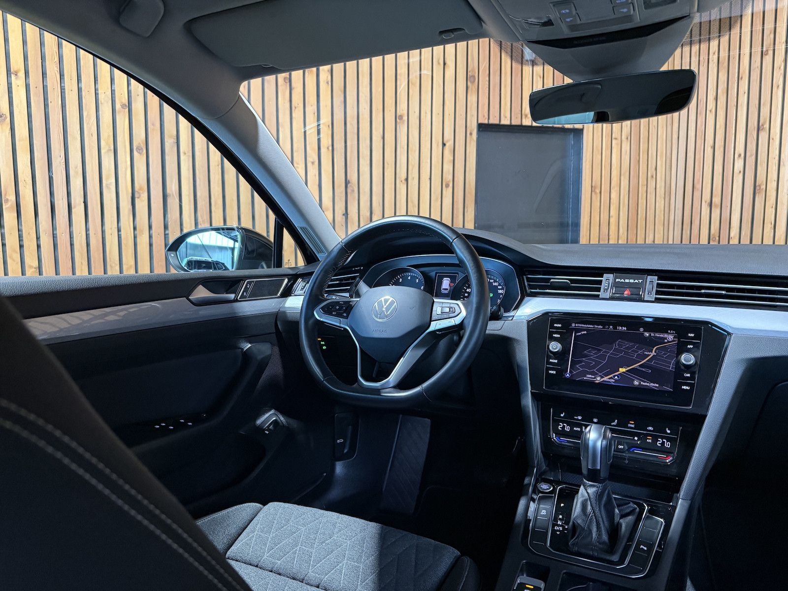 Fahrzeugabbildung Volkswagen Passat Variant 1,5 TSI DSG *Navi*LED*Kam*ACC*AHK