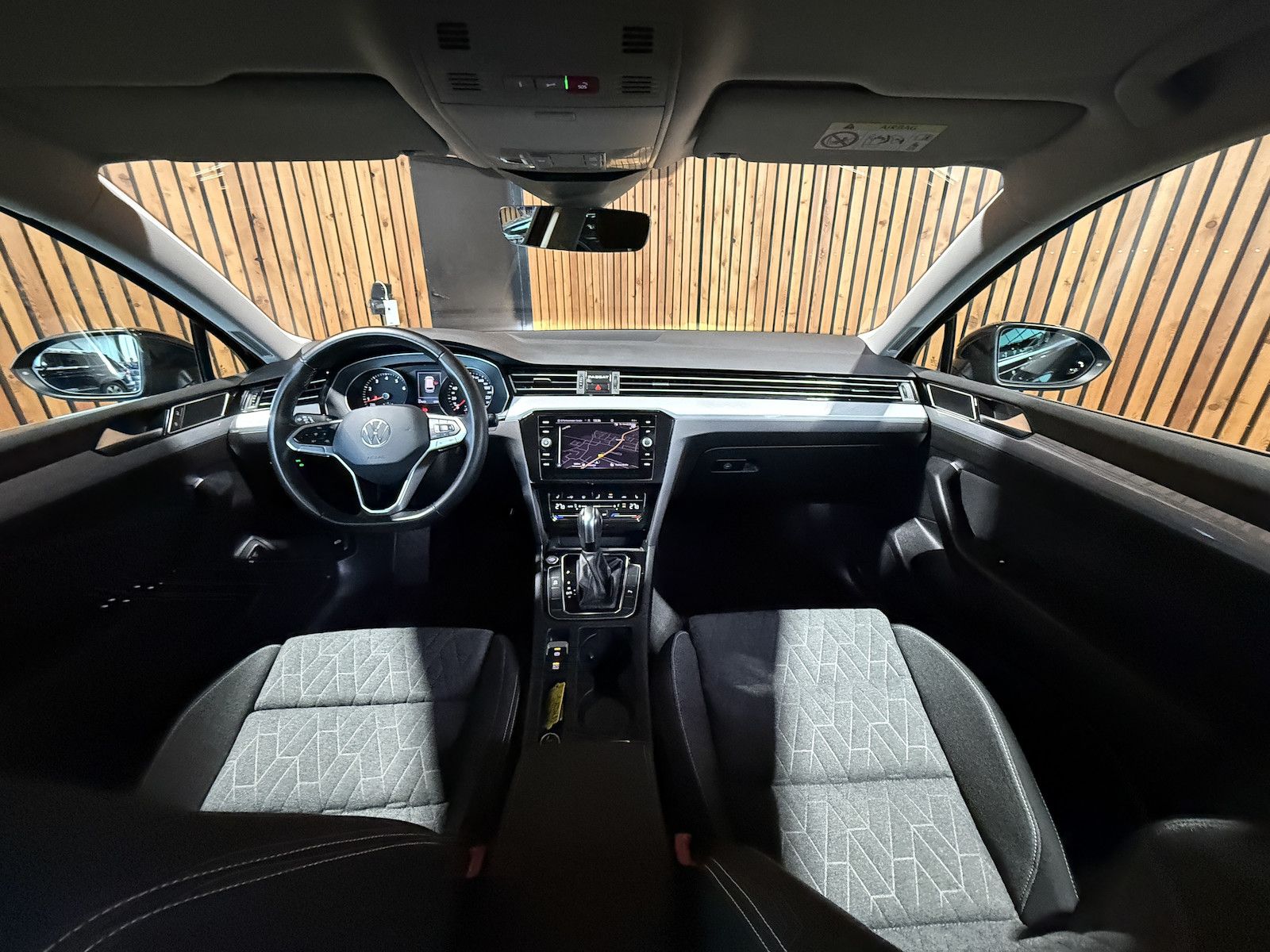 Fahrzeugabbildung Volkswagen Passat Variant 1,5 TSI DSG *Navi*LED*Kam*ACC*AHK