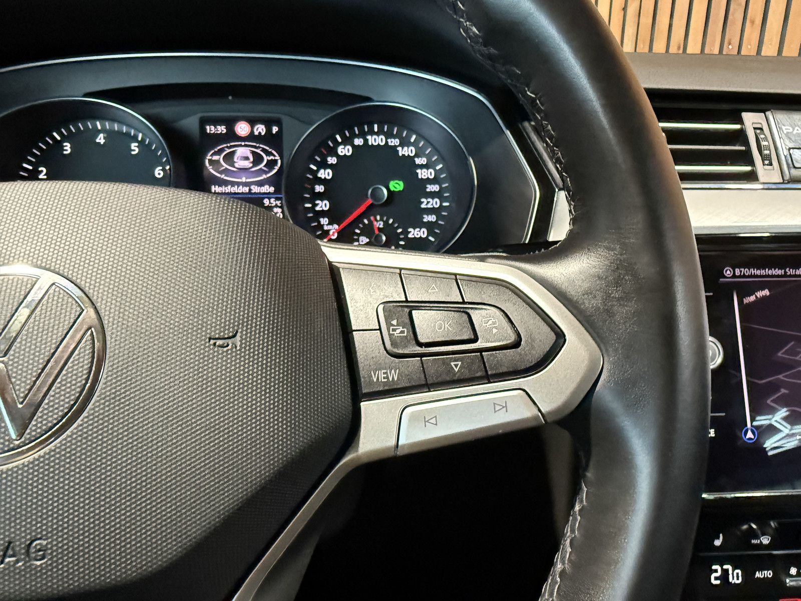 Fahrzeugabbildung Volkswagen Passat Variant 1,5 TSI DSG *Navi*LED*Kam*ACC*AHK