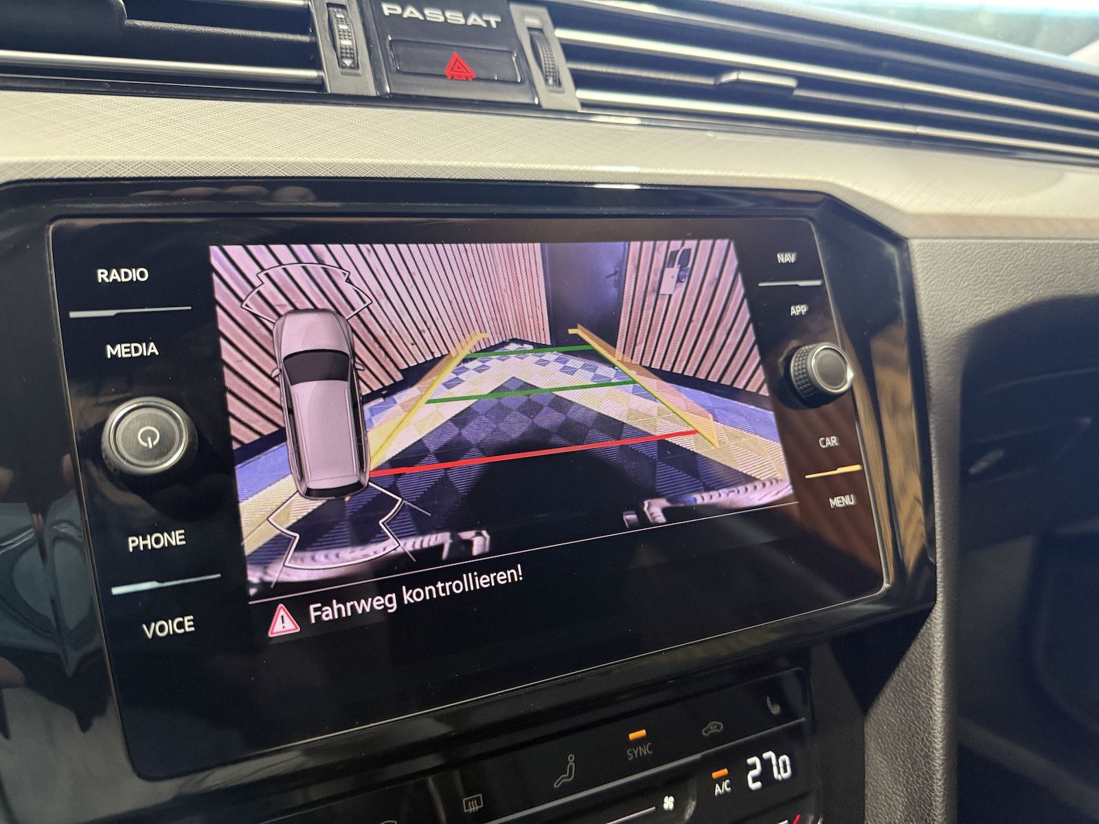 Fahrzeugabbildung Volkswagen Passat Variant 1,5 TSI DSG *Navi*LED*Kam*ACC*AHK