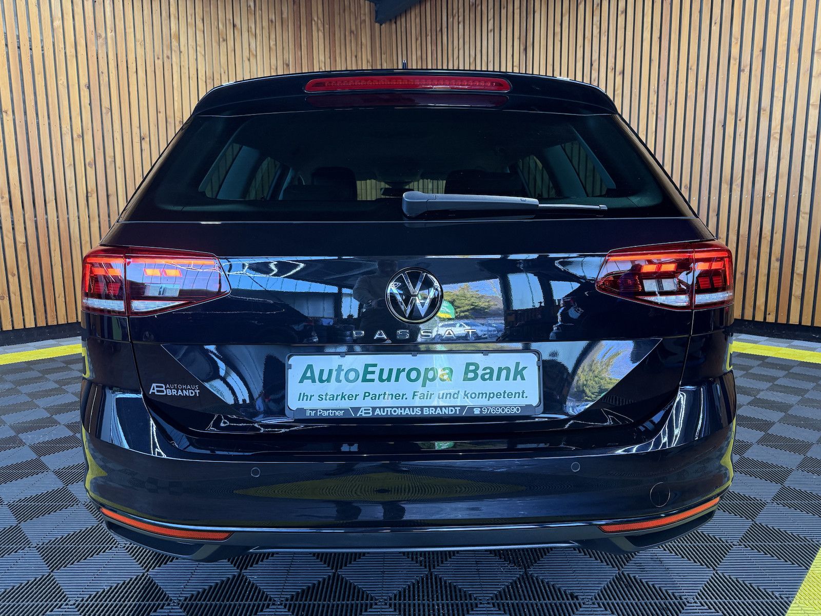 Fahrzeugabbildung Volkswagen Passat Variant 1,5 TSI DSG *Navi*LED*Kam*ACC*AHK