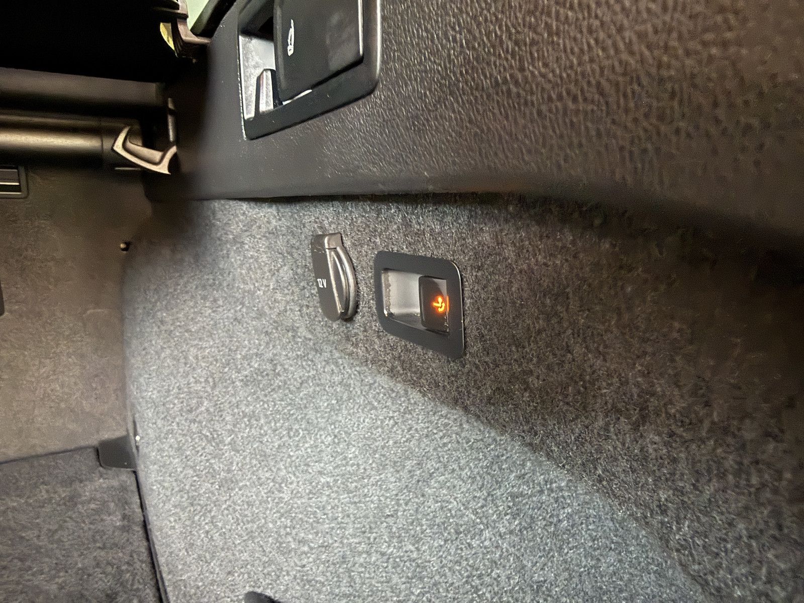 Fahrzeugabbildung Volkswagen Passat Variant 1,5 TSI DSG *Navi*LED*Kam*ACC*AHK