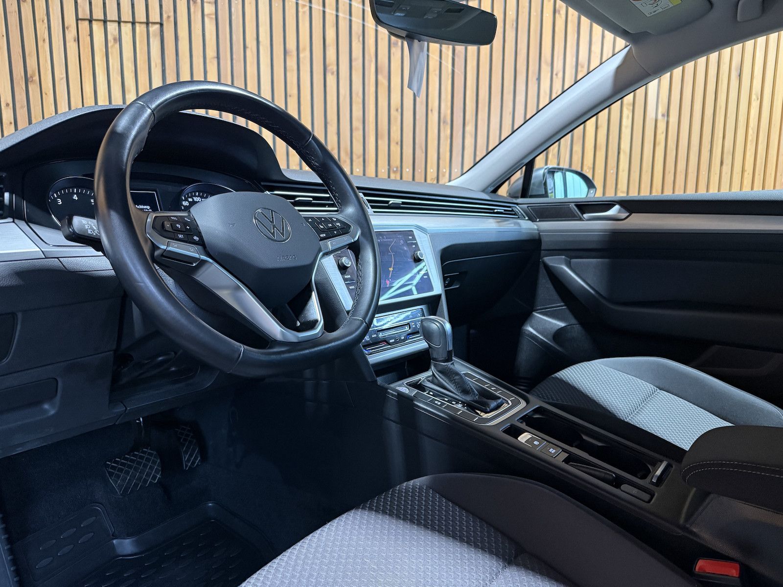 Fahrzeugabbildung Volkswagen Passat Variant 1,5 TSI DSG *Navi*LED*Kam*ACC*Alu