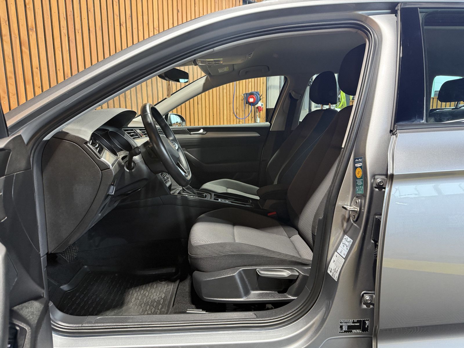 Fahrzeugabbildung Volkswagen Passat Variant 1,5 TSI DSG *Navi*LED*Kam*ACC*Alu