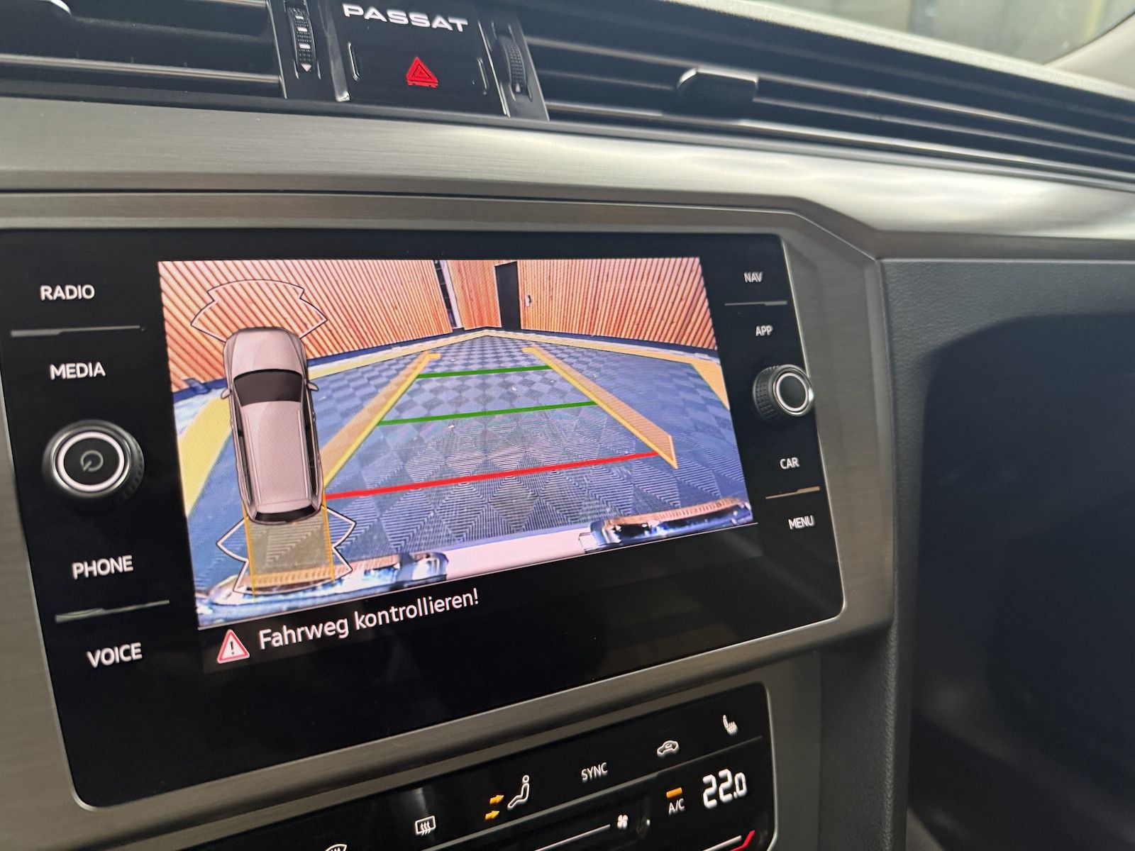 Fahrzeugabbildung Volkswagen Passat Variant 1,5 TSI DSG *Navi*LED*Kam*ACC*Alu