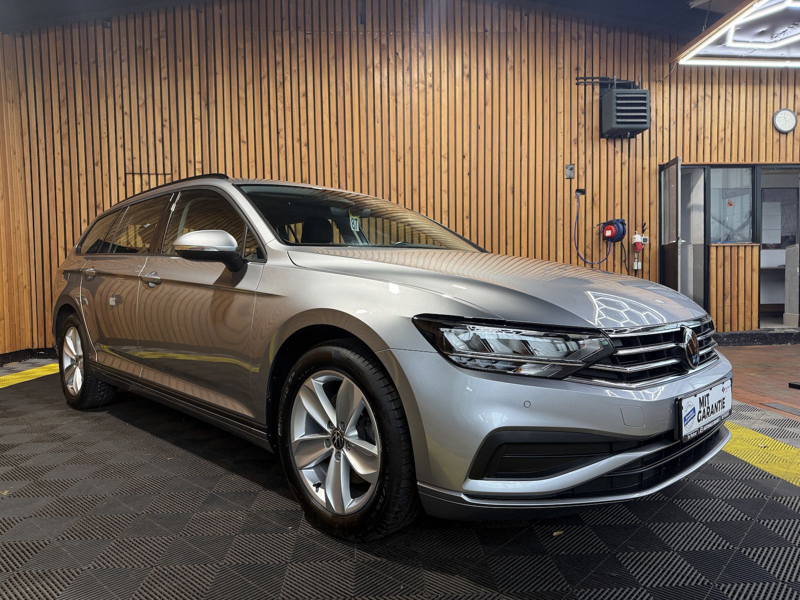 Fahrzeugabbildung Volkswagen Passat Variant 1,5 TSI DSG *Navi*LED*Kam*ACC*Alu