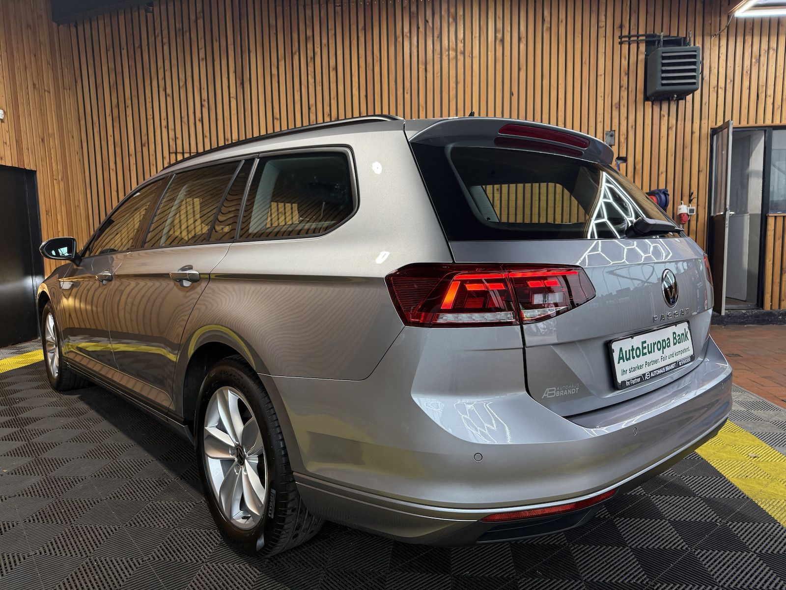 Fahrzeugabbildung Volkswagen Passat Variant 1,5 TSI DSG *Navi*LED*Kam*ACC*Alu