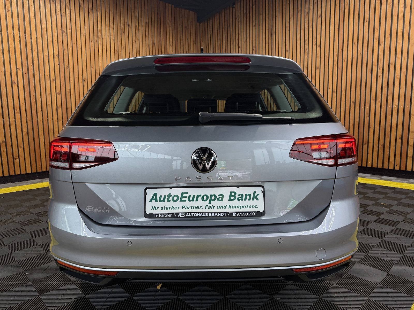 Fahrzeugabbildung Volkswagen Passat Variant 1,5 TSI DSG *Navi*LED*Kam*ACC*Alu