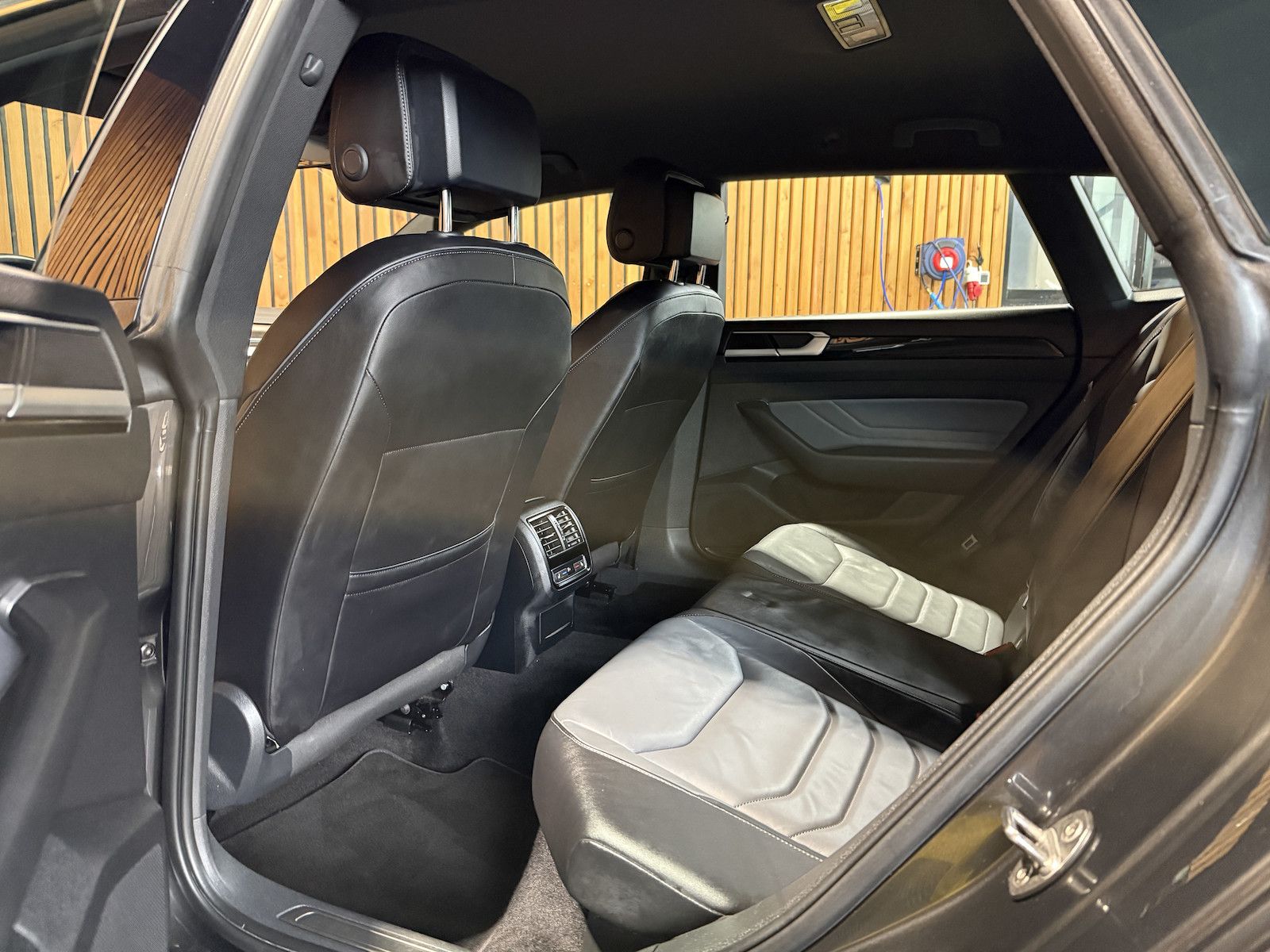 Fahrzeugabbildung Volkswagen Arteon 1.4 eHybrid SB*Navi*LED*Kam*AHK*DCC*Leder