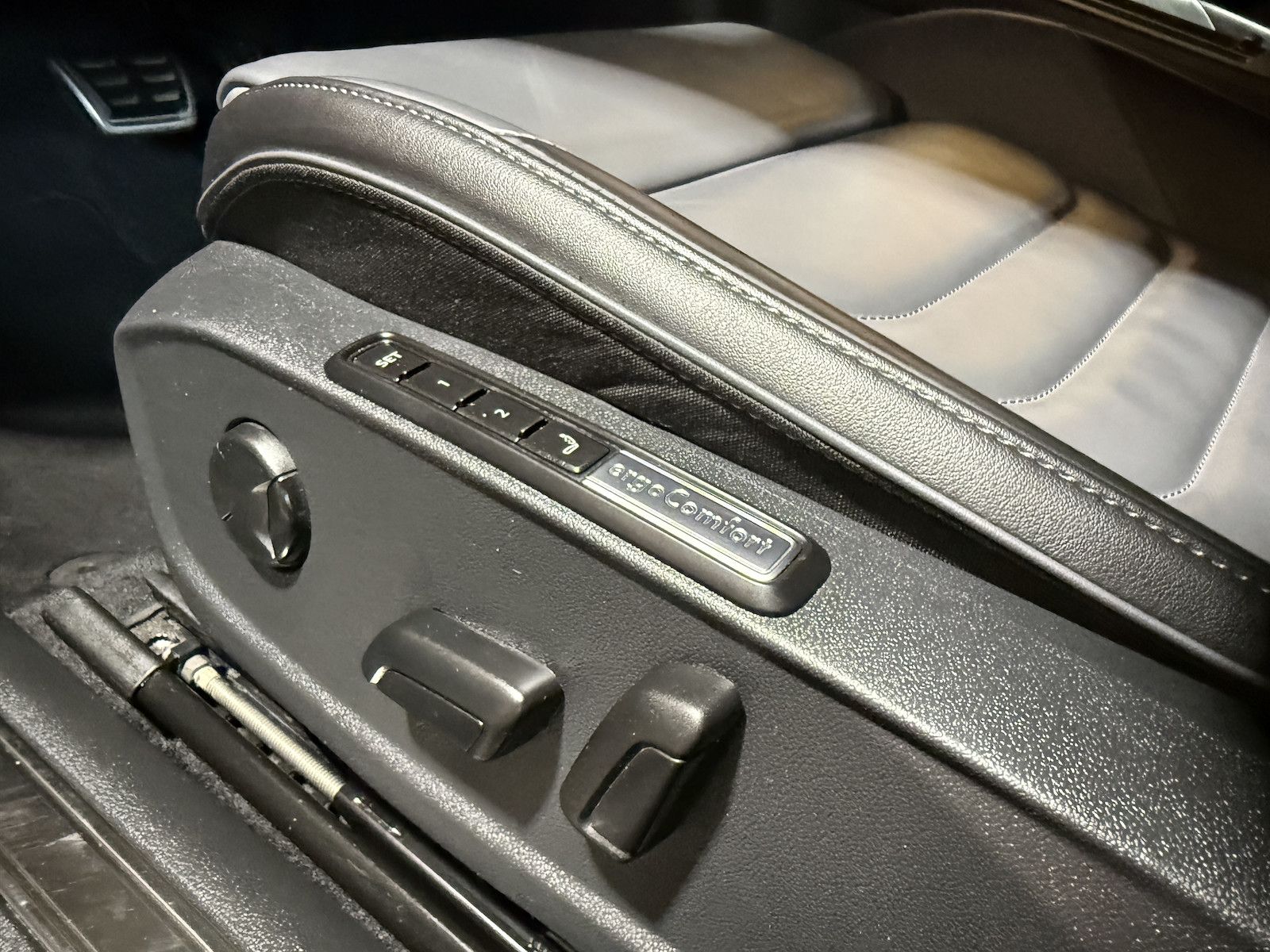 Fahrzeugabbildung Volkswagen Arteon 1.4 eHybrid SB*Navi*LED*Kam*AHK*DCC*Leder