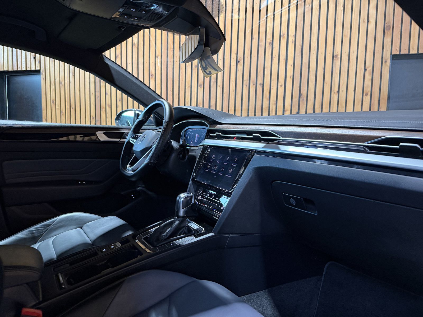 Fahrzeugabbildung Volkswagen Arteon 1.4 eHybrid SB*Navi*LED*Kam*AHK*DCC*Leder